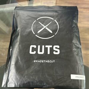 BRAND NEW - Cuts Clothing Men’s Curve Hem Henley Signature Slim Fit.